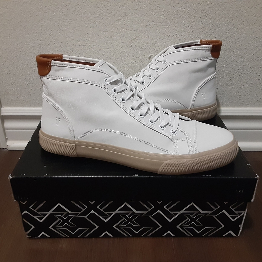 Frye - Picture 2 of 5